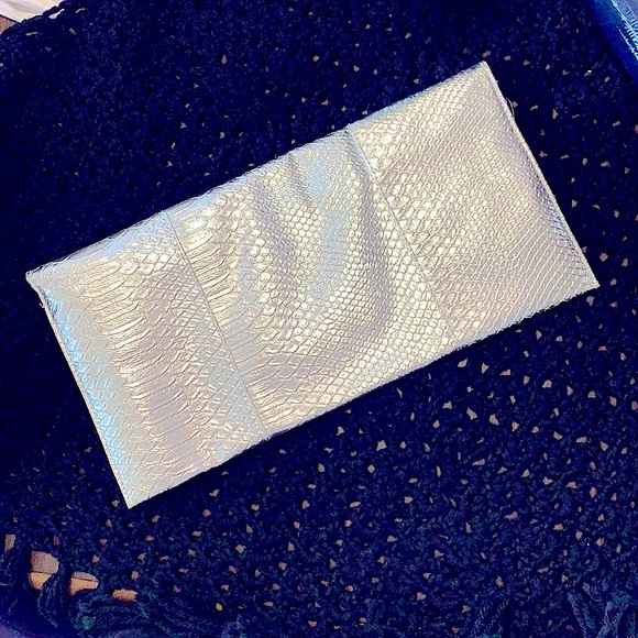 XLG Slim~Glamours Shiny Silver Reptile Textured Envelope Fashion Handbag Purse - Picture 4 of 16
